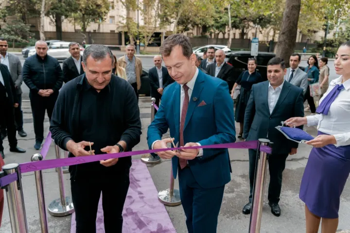 Azercell ilk  yeni nəsil diler mağazasını istifadəyə verib